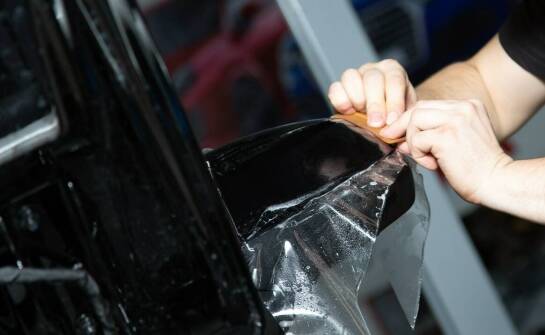 Rola doświadczenia firmy w kształtowaniu cen usług oklejania pojazdów