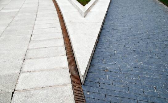 Wpływ pokrywowych płyt na efektywność systemów kanalizacyjnych