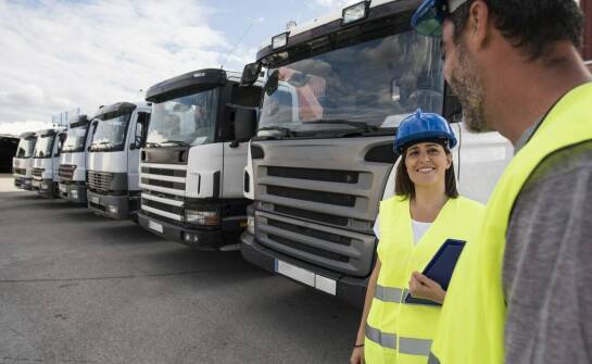 Na co zwrócić uwagę przy wyborze firmy transportowej dla samochodów?
