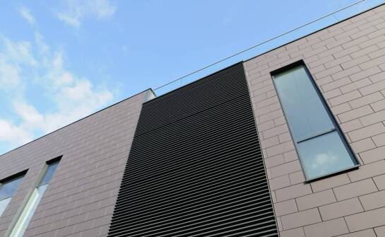 Jakie czynniki wpływają na projektowanie elewacji nowoczesnych?