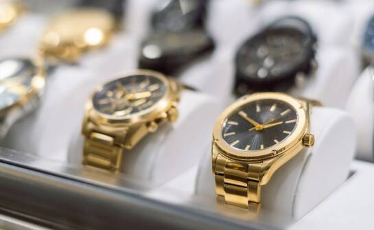 Jakie elementy wpływają na cenę zegarków luksusowych?