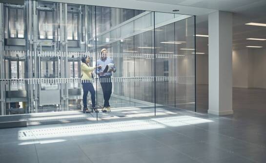 Jakie prawne aspekty są istotne przy zarządzaniu komercyjnymi nieruchomościami?