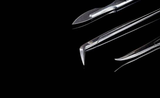 Naszyjnik z chirurgicznej stali a inne materiały – co warto wiedzieć?