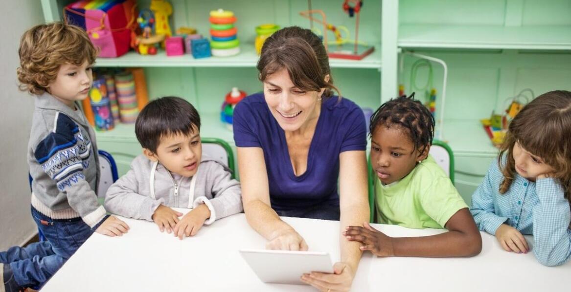 Skuteczne narzędzie do nauki języka dla dzieci to questy.