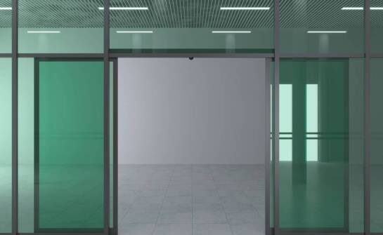 Projektowanie wnętrz z wykorzystaniem szklanych paneli z motywem wody