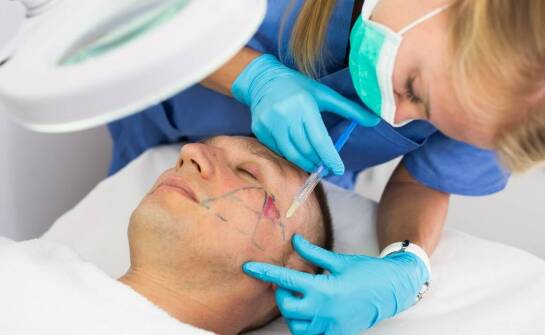 Plastyka twarzy: jakie zabiegi można wykonać, aby poprawić wygląd?