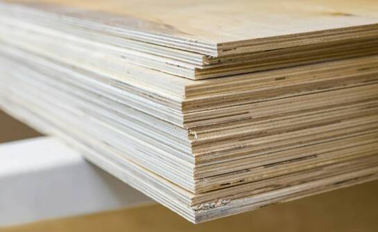 Sklejki jako materiał do tworzenia designerskich mebli - przegląd możliwości.