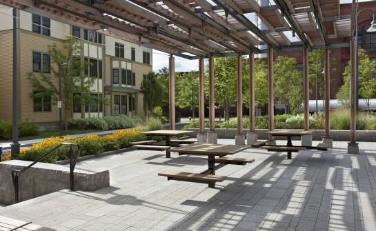 Zastosowanie betonowych grilli w parkach – korzyści i możliwości aranżacyjne