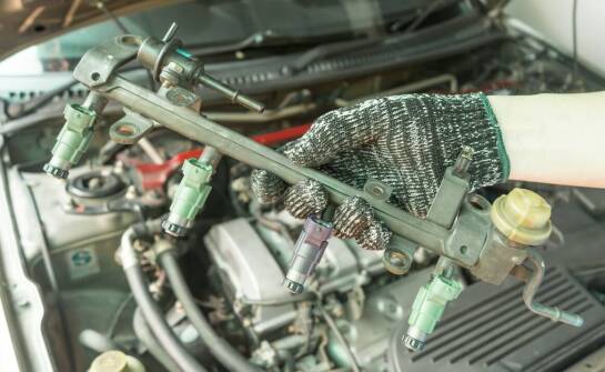 Brudne wtryski – kluczowe objawy, które powinny zaniepokoić kierowcę.