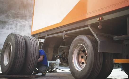 Jak unikać przestojów dzięki produktom do naczep wysokiej jakości?