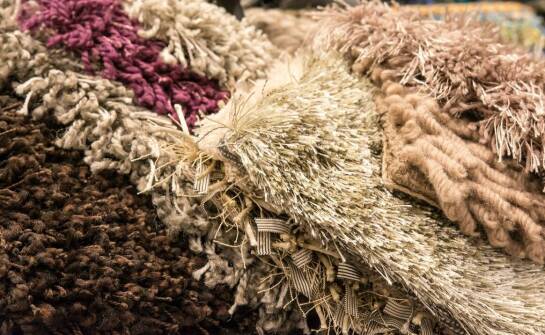 Najlepsze dywany do różnych pomieszczeń – jak dobrać je?