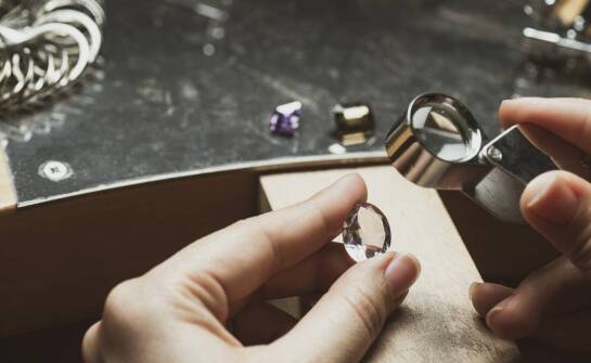 Znaczenie doświadczenia gemmologa w procesie certyfikacji szlachetnych kamieni