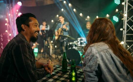 Tradycyjna klezmerska muzyka na żywo – co oferujemy w naszej restauracji?