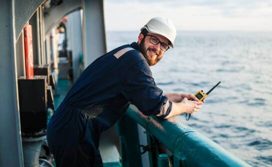 W jaki sposób pomoc podczas podróży wspiera klientów w trakcie rejsów morskich?