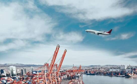 Jakie czynniki wpływają na wybór metody transportu z Japonii?