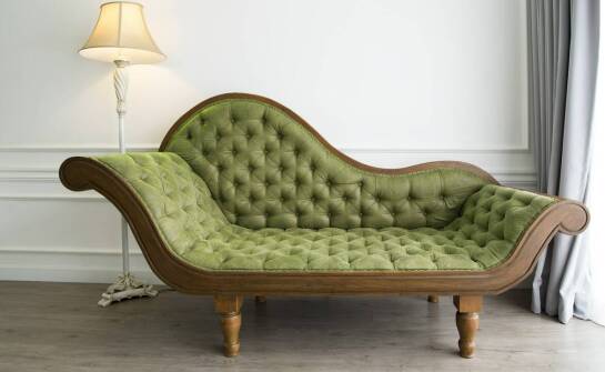 Stylowe szezlongi – jak wpływają na komfort wypoczynku?