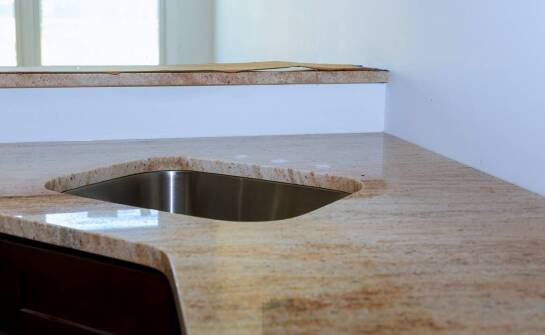 Jak dobrać odpowiednią wielkość zlewozmywaka do powierzchni kuchennego blatu?