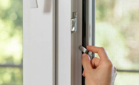 Bezpieczeństwo użytkowania dzięki systemom przeciwdziałającym przytrzaśnięciu palców.