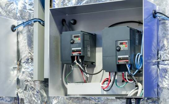 Rola VLT Aqua Drive FC 202 w automatyzacji procesów przemysłowych