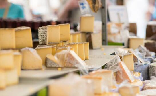 Jakie regionalne specjały znajdziesz na targu pod Gubałówką w Zakopanem?