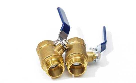 Wybór materiałów do elektrozaworów dla powietrza – mosiądz czy stal nierdzewna?