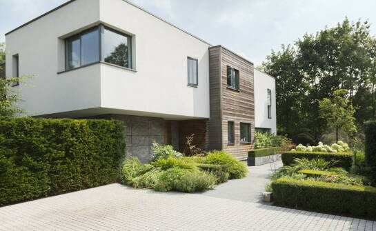 Jakie są kluczowe zasady projektowania efektownej fasady domu?