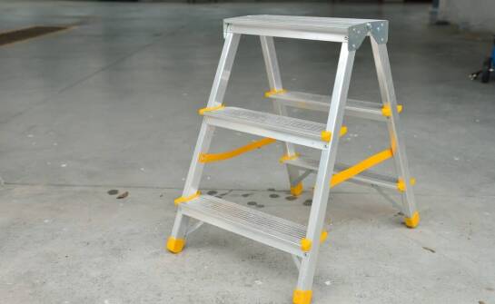 Kluczowe korzyści z użytkowania teleskopowych drabin w różnych branżach