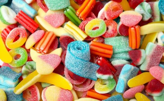 Zainspiruj się bransoletką Haribo – pomysły na stylizacje.