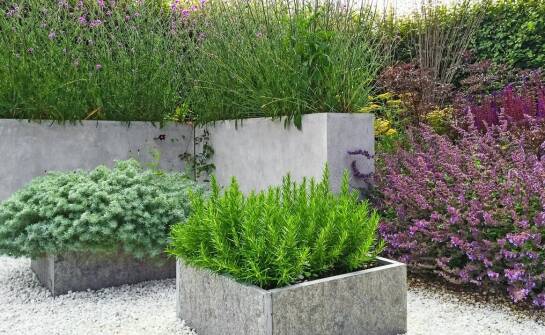 Jak współczesne trendy wpływają na projektowanie ogrodowych donic na wymiar?