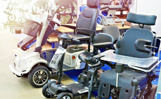 Jakie rozwiązania oferują meble dla osób niepełnosprawnych na zamówienie?