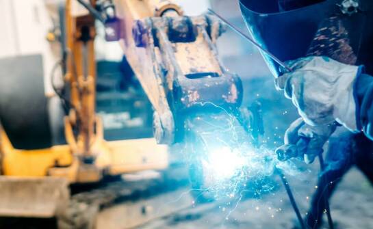 Zastosowanie kątowych zgrzewarek w przemyśle: zalety i wady