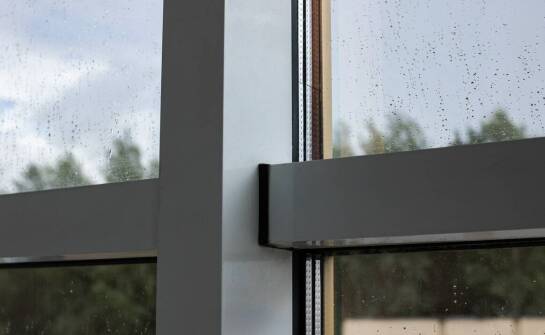 Jak próżniowo impregnowane okna dachowe radzą sobie z trudnymi warunkami pogodowymi?