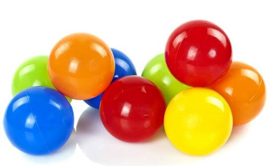 Różnorodność wzorów i kolorów w produkcji reklamowych piłek