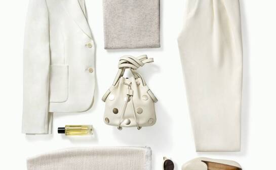 Białe spodnie jako podstawa garderoby kapsułowej