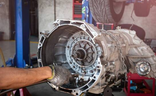Jak dbać o automatyczną skrzynię biegów, aby uniknąć kosztownych napraw?
