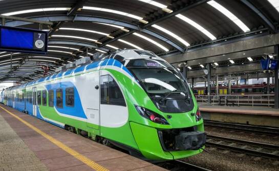 Jakie są zalety wdrożenia systemu dynamicznej informacji pasażerskiej na dworcu?