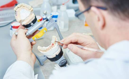 Korzyści dla pacjenta z wyboru zaawansowanej protetycznej pracowni