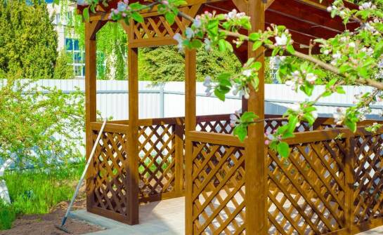 Porównanie różnych stylów architektonicznych dla ogrodowych altan 3x