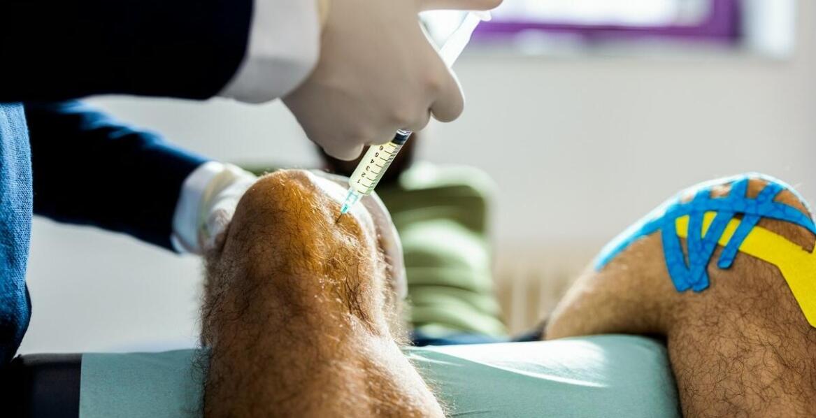 Jak skutecznie leczyć uraz kolana przy zastosowaniu technik biologicznych?