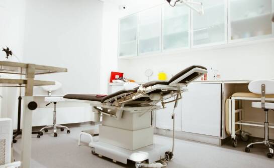 Dlaczego warto zainwestować w wysokiej jakości wielofunkcyjny wózek medyczny?