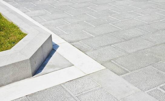 Jakie wzory kostki brukowej najlepiej pasują do nowoczesnych tarasów?