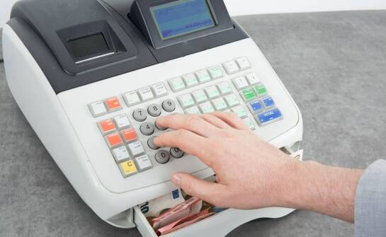 Wyrejestrowanie fiskalnej kasy – jak wpływa na działalność firmy?
