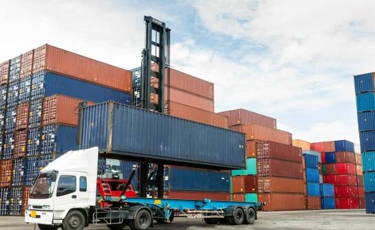 Organizacja transportu towarów – jakie usługi oferują przewozowe firmy?