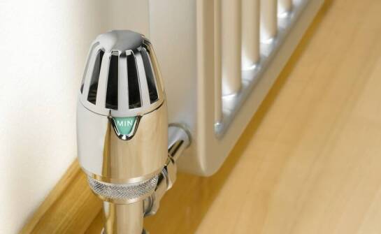 Jak dobrać osiowy zawór do konkretnego modelu łazienkowego grzejnika?