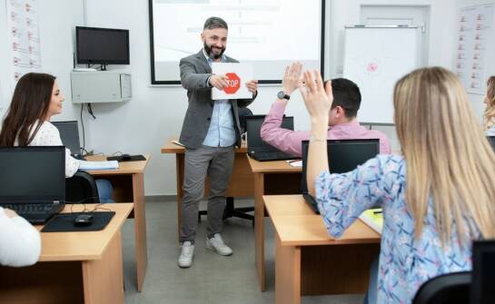 Sposoby na zwiększenie motywacji do nauki języka angielskiego w firmowych kursach