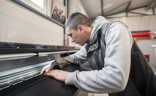 Nowoczesne technologie w produkcji cross bluz z kapturem