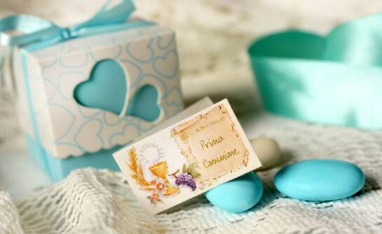 Elegancja i prostota – jak osiągnąć idealny wygląd komunijnych zaproszeń?