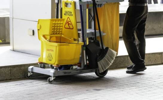 Zastosowanie wiadra FS 22 w przestrzeniach publicznych a higiena