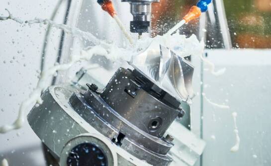 Frezowanie CNC a skomplikowane detale – wyzwania i rozwiązania