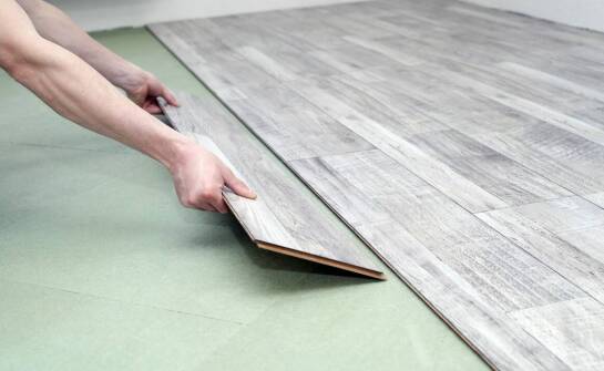 Jakie są najnowsze technologie montażu winylowych paneli w salonach?